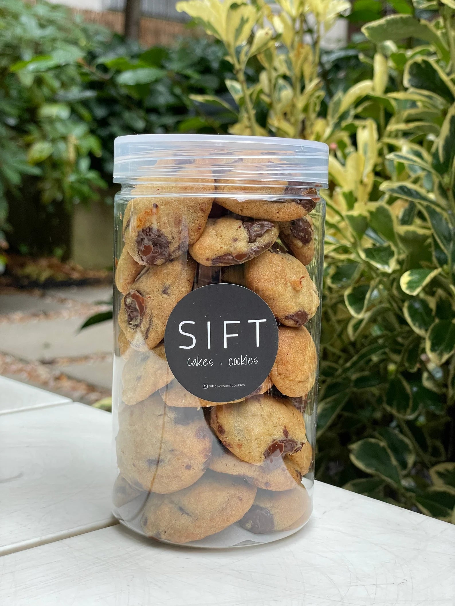 http://siftcakesandcookies.com/cdn/shop/products/mini-chocolate-chip-1.webp?v=1670641473