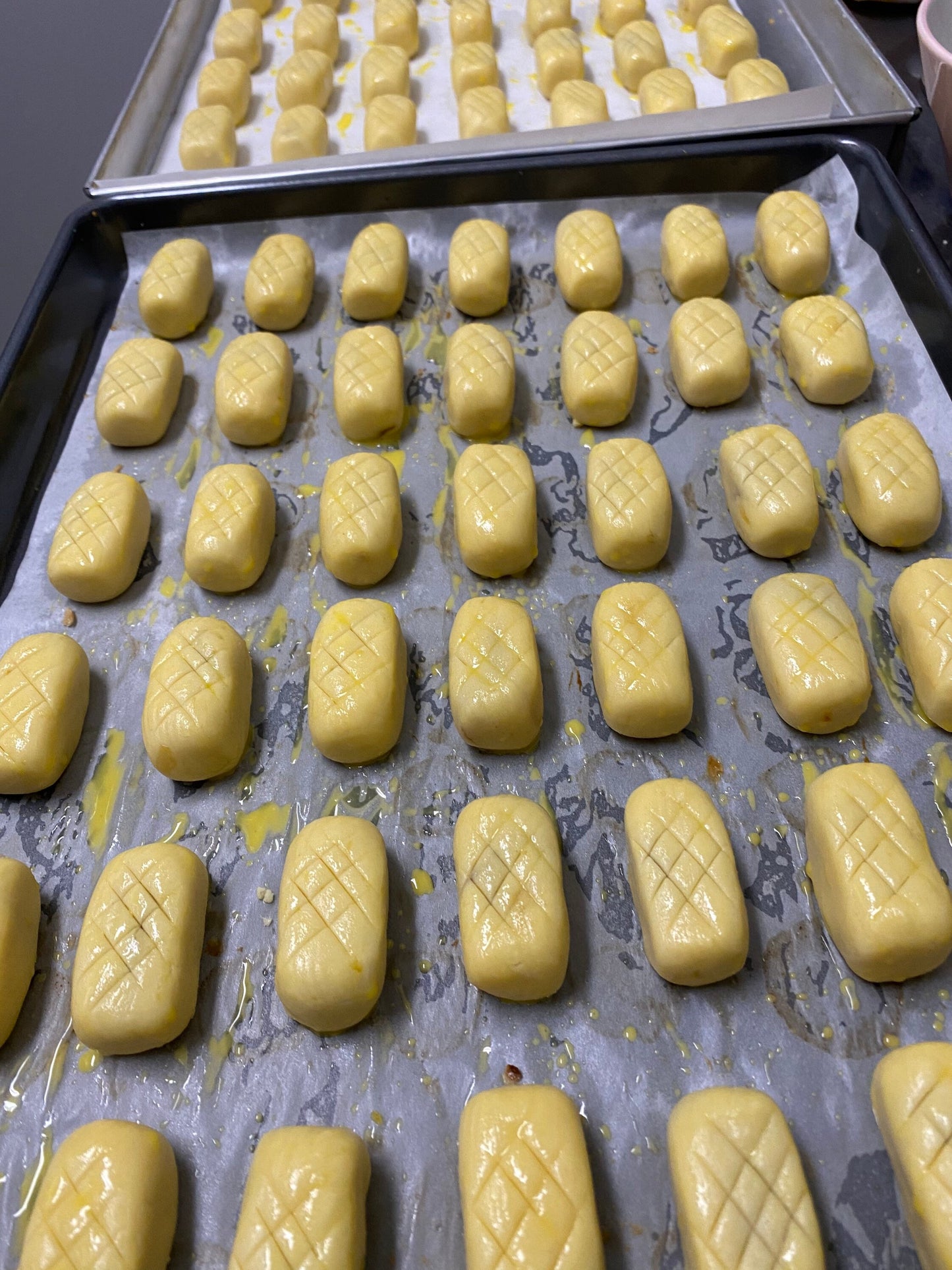 pineapple tarts - 2 cans